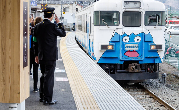 סדרן רכבת יפן (צילום: innozenze, shutterstock)
