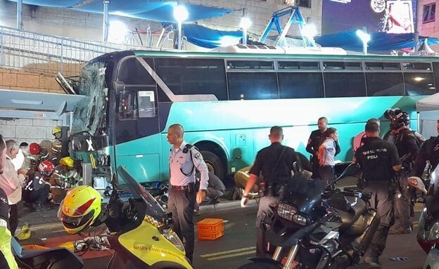 תאונת דרכים קשה של אוטובוס בירושלים (צילום: N12)