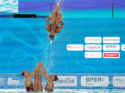 תרגיל הקומבו האחרון בתחרות גדולה (סימונה קסטרווילארי, איגוד השחייה (צילום: ספורט 5)
