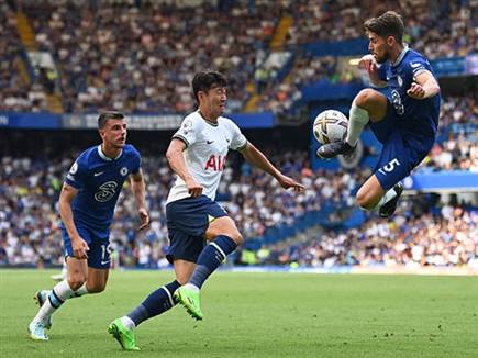 שליטה כחולה במשחק (GETTY)
