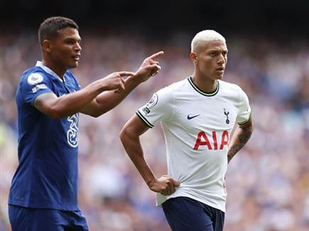 בכורה בלבן. רישארליסון (GETTY)