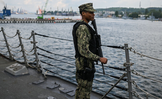 לוחם בצי (צילום: Omar Marques/Getty Images)