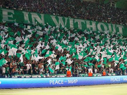 הקהל הירוק מילא את היציעים (צילום: אלן שיבר)