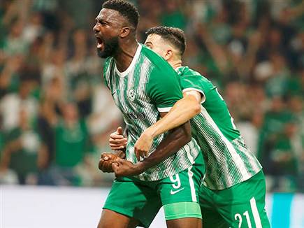 פיירו השווה עם שער אופייני בראש (צילום: אלן שיבר)