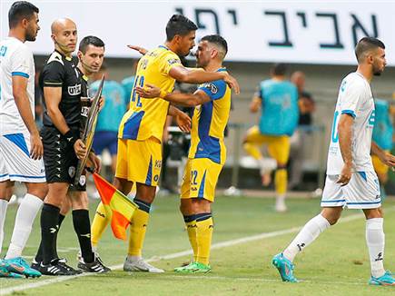 הרגע לו חיכו בבלומפילד: דור פרץ חזר הביתה (צילום: אלן שיבר)