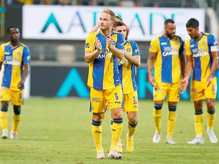 הצגה בצהוב (צילום: אלן שיבר)