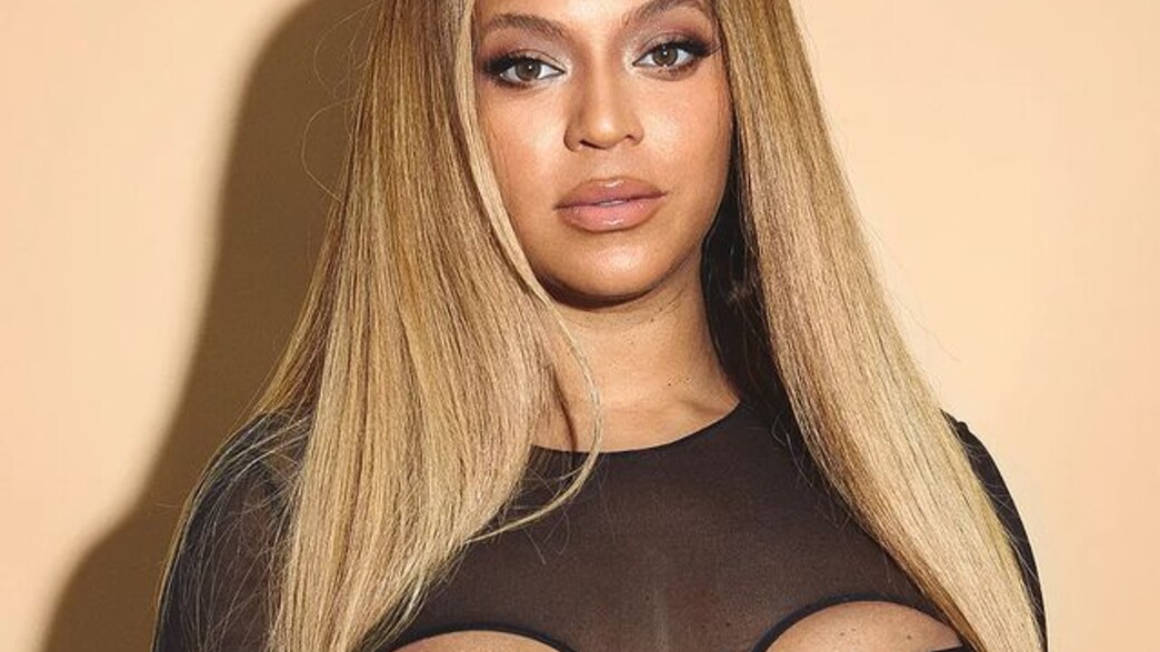 ביונסה במחשוף משוגע ביונסה במחשוף משוגע