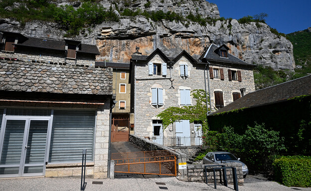הכפר הציורי לה ויניה Les Vignes   בעל גגות הצפכה (צילום: איריס לוי)