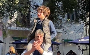 ילד הלך לאיבוד  (צילום: צילום מסך, twitter)