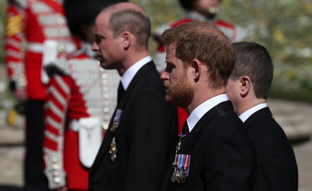 משפחת המלוכה: הנסיך וויליאם והנסיך הארי (צילום: reuters)