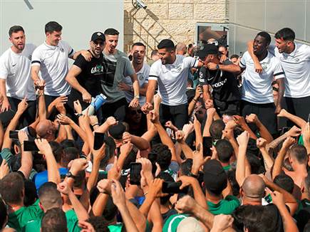 חגיגה בנתב"ג (אלן שיבר)