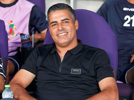 סילבס לעומתו מרוצה (אלן שיבר)