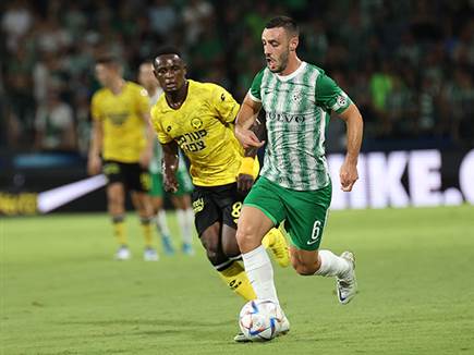 המשחק נפתח בשליטה ירוקה (ברני ארדוב)