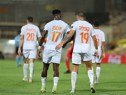 אך ה-VAR מנע מקוטליה את השער (צילום: לירן מולדובן)