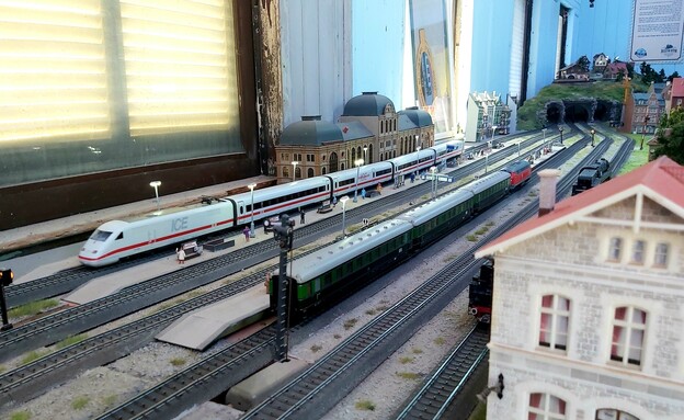 תערוכת הרכבות במתחם התחנה (צילום: אריאלה אפללו)