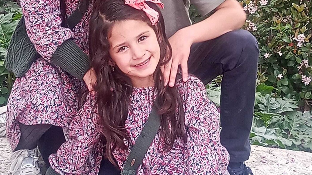 ברכה בת ה-6 שספגה קליע מכיוון רמאללה כששיחקה בחצר ברכה בת ה-6 שספגה קליע מכיוון רמאללה כששיחקה בחצר