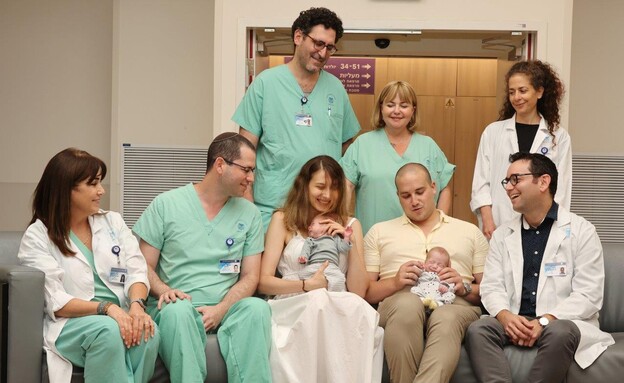 ורה, ירדן והצוות הרפואי (צילום: באדיבות המרכז הרפואי תל אביב על שם סוראסקי)