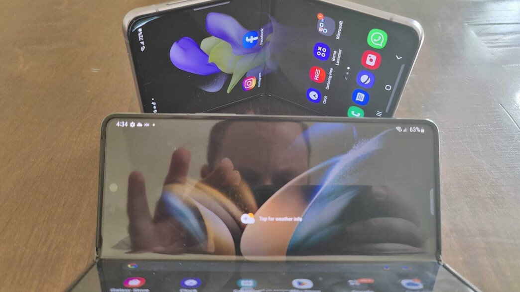 Samsung Galaxy Z Flip4, Samsung Galaxy Z Fold4 (צילום: יונתן אפולט)