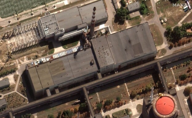 הנזק לגג תחנת הכוח הגרעינית בזפוריז'יה, אוקראינה (צילום: MAXAR)