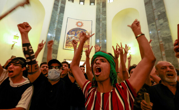 עיראק: תומכי מוקתדא א-סדר פרצו לארמון הנשיאות בבגד (צילום: reuters)