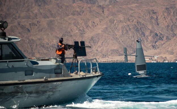 צבא הרחפנים והרובוטים של הצי האמריקני במזרח התיכון (צילום: U.S. NAVY)