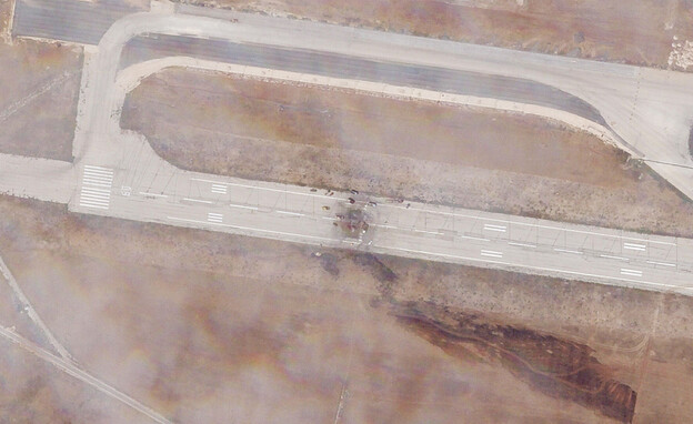 נזקי התקיפה שמיוחסת לישראל בנמל התעופה בחלב (צילום: AP)