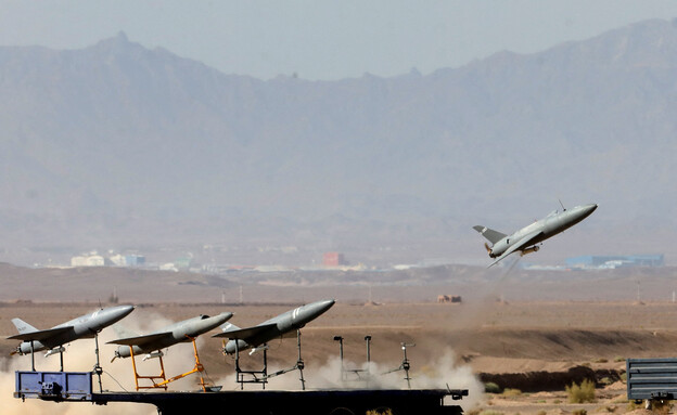 תרגיל מל"טים של צבא איראן (צילום: רויטרס)