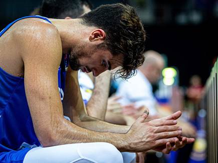 אבדיה - 0 נקודות ב-15 דקות בחצי הראשון (FIBA) (צילום: ספורט 5)