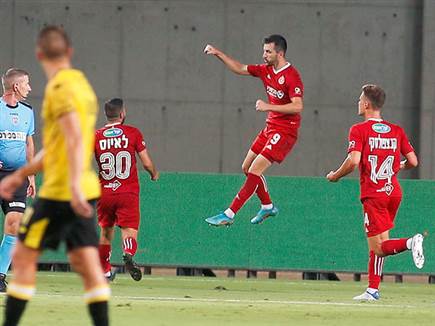 אוז'בולט דייק מהנקודה (אלן שיבר)