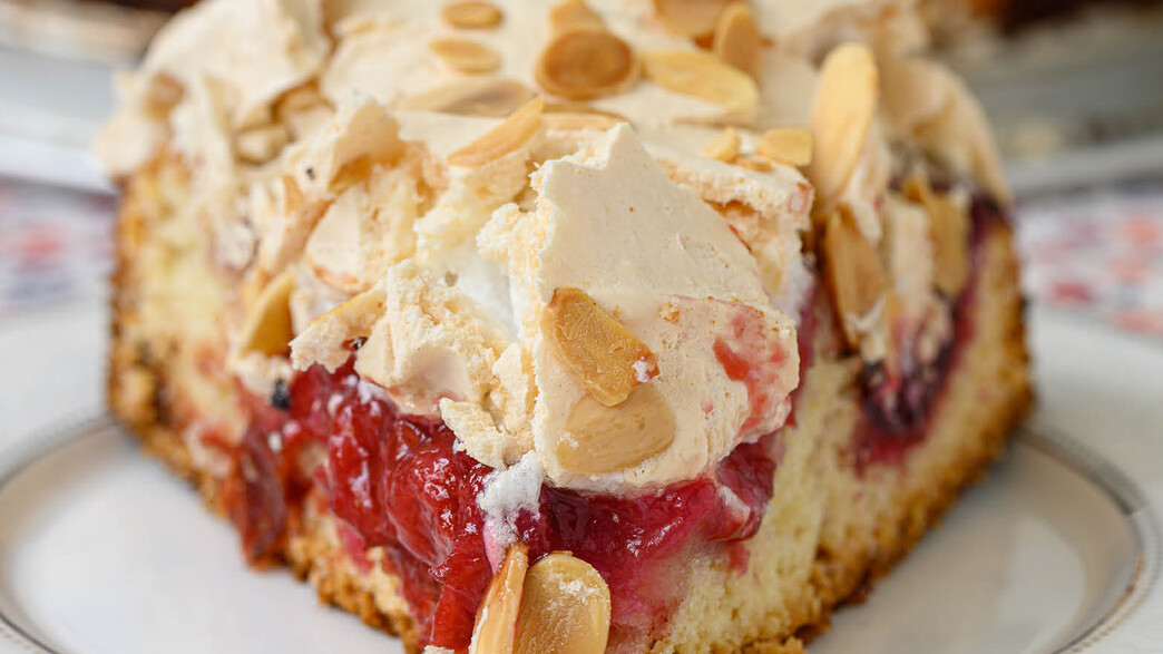 עוגת שזיפים עם מרנג של סבתא בלהה