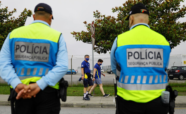 משטרת פורטוגל משחק כדורגל (צילום: רויטרס)