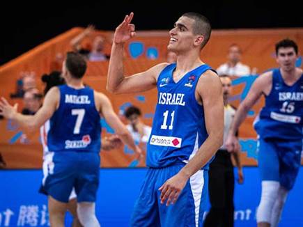 לוהט לשלוש (FIBA) (צילום: ספורט 5)