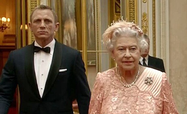 המלכה אליזבת' השנייה מככבת בסרט קצר עם דניאל קרייג (צילום: Olympics, צילום מסך)