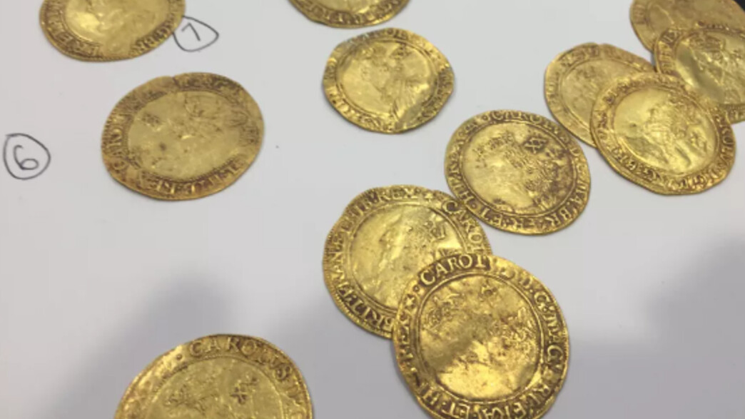 מטבעות הזהב שמצאו בני הזוג מאנגליה מטבעות הזהב שמצאו בני הזוג מאנגליה