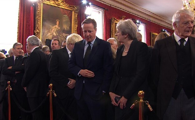 ראשי ממשלות בריטניה לשעבר בטקס ההכרזה של המלך (צילום: SKY NEWS)