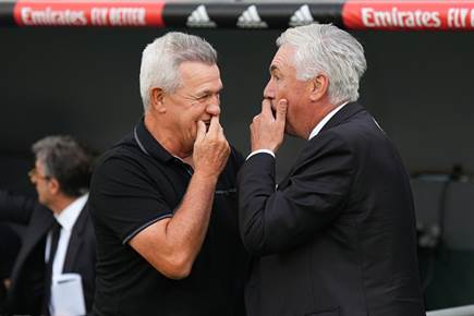 אנצ'לוטי התלוצץ עם אגירה (Angel Martinez/Getty Images)