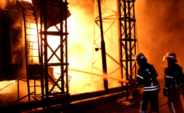 שרפה בתחנת הכוח בחארקוב (צילום: רויטרס)