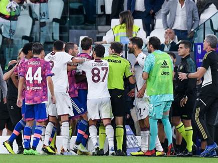 משחק סוער (Giuseppe Maffia/NurPhoto via Getty Images) (צילום: ספורט 5)