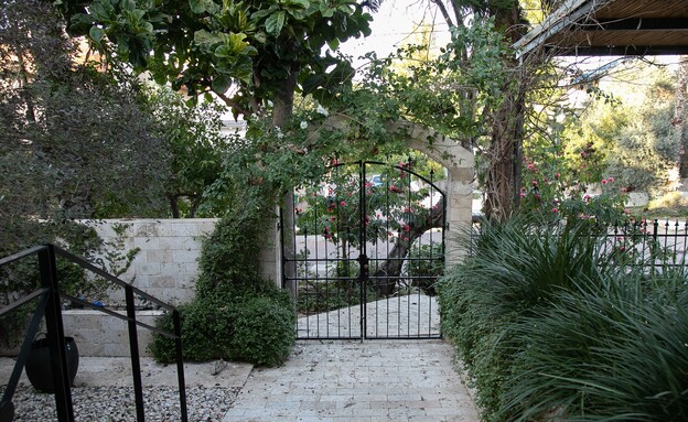 בית באבן יהודה, עיצוב אפי מנשרי, כניסה (צילום: גיתי אריאלי)
