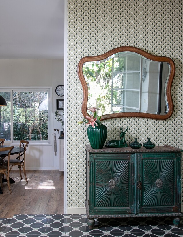 בית באבן יהודה, עיצוב אפי מנשרי, מבואה - 2