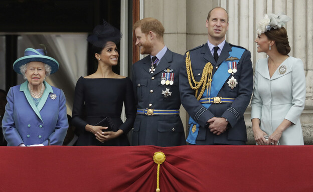 משפחת המלוכה (צילום: AP)