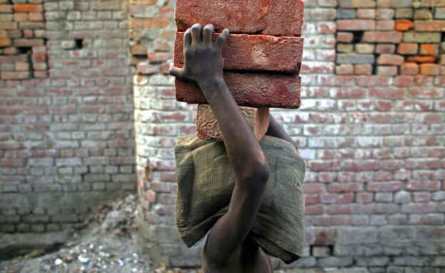 עבודות כפייה בהודו (צילום: רויטרס)