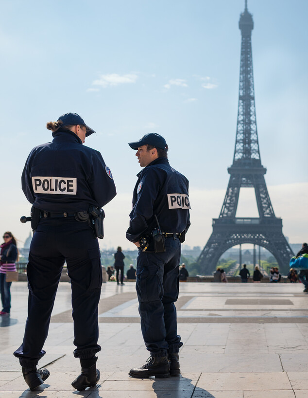 שוטרים פריז הטרוקדרו האייפל (צילום: pio3, shutterstock)
