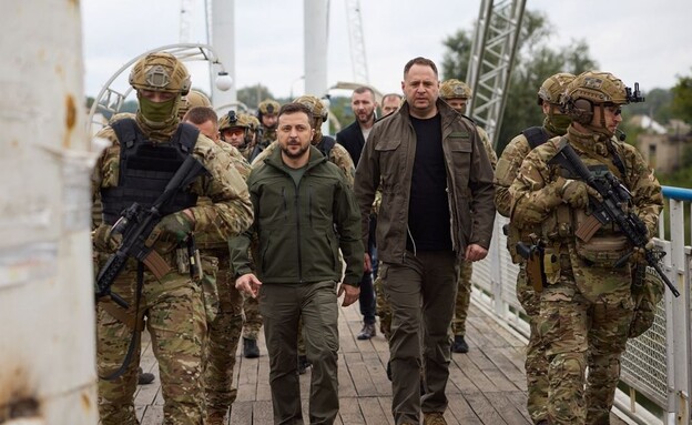 זלנסקי מבקר במחוז חארקוב ששוחרר מהרוסים (צילום: טלגרם)