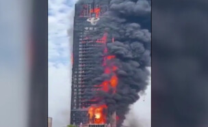 שריפה פרצה במגדל בסין