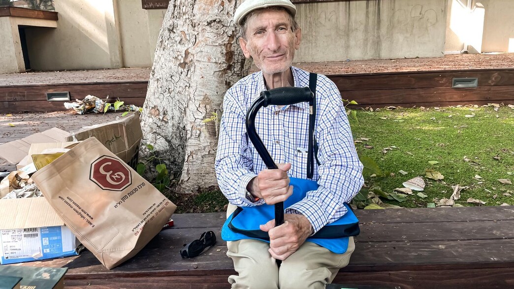 אפרים לייכטר במכירת החצר  אפרים לייכטר במכירת החצר