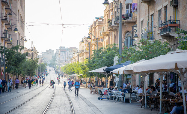 רחוב יפו בירושלים (צילום: badahos, Shutterstock)
