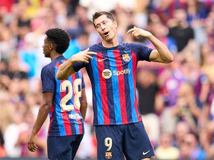 לבנדובסקי לא עוצר עם צמד (Alex Caparros/Getty Images)