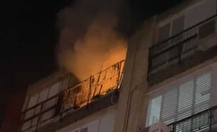 שריפה בדירה שהייתה בה מעבדת הידרו (צילום: דוברות משטרת ישראל)