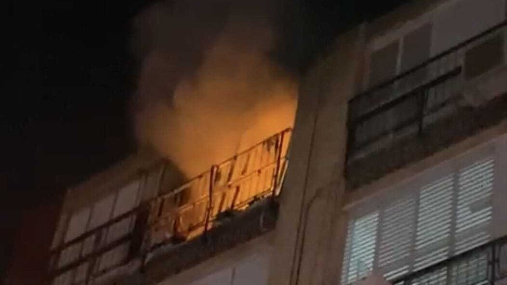 שריפה בדירה שהייתה בה מעבדת הידרו (צילום: דוברות משטרת ישראל)